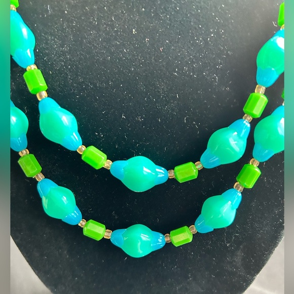 VTG MCM Gorgeous Double strand Bright blue and green beaded choker. - Picture 5 of 7